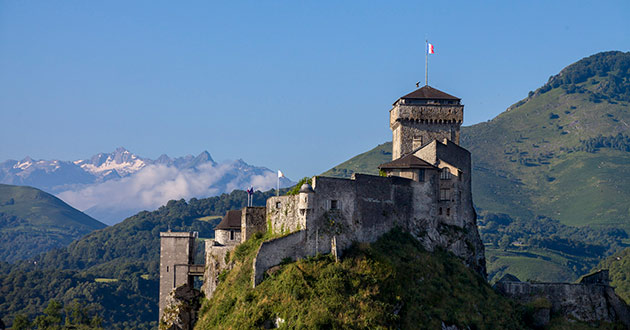 Lourdes et son château fort