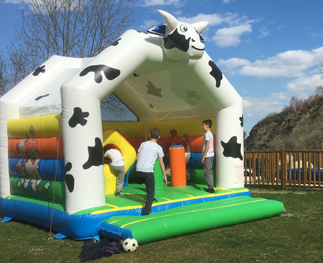 château gonflable, jeux enfants camping